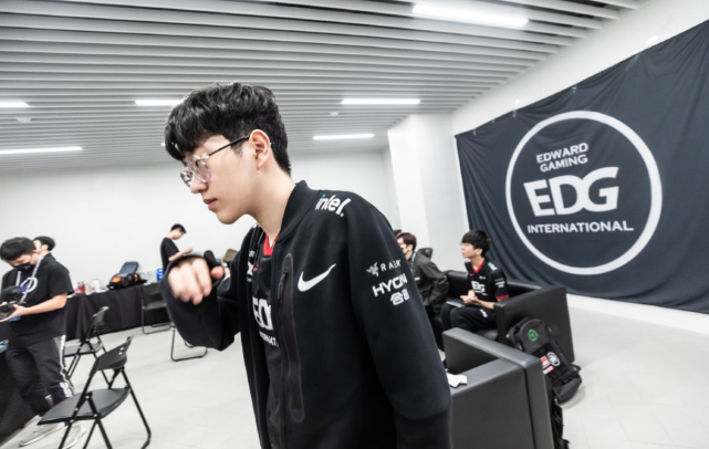 来形容斯马 来形容斯马